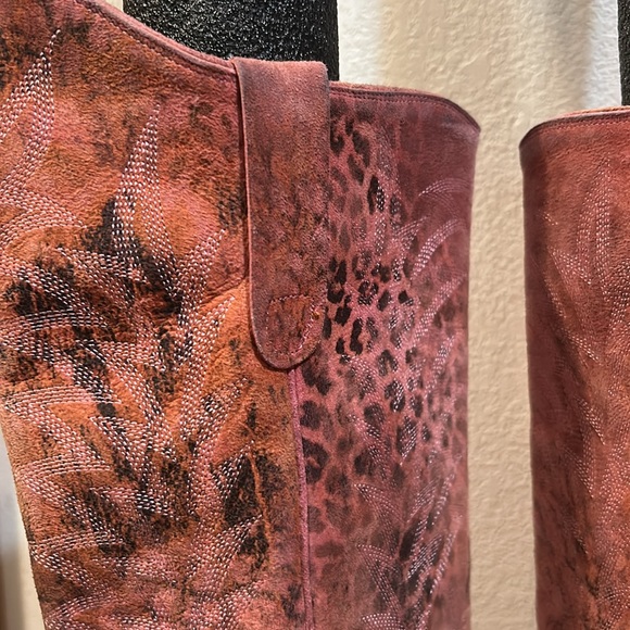 Women’s Old Gringo Pink Leopardito Boots - Picture 8 of 11